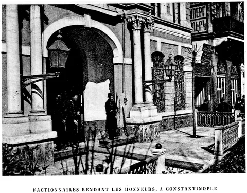 Factionnaires rendant les honneurs, à Constantinople