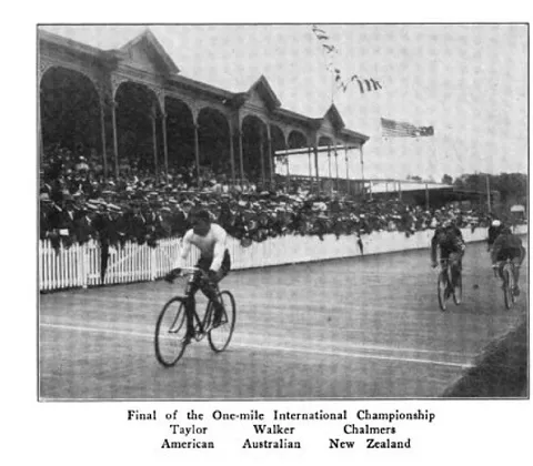Final of the One-mile International Championship: Taylor, Walker, Chalmers