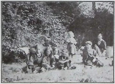 Gipsy children by the roadside