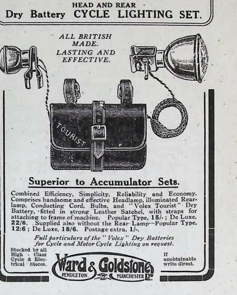 The "Tourist" dry battery cycle lighting set