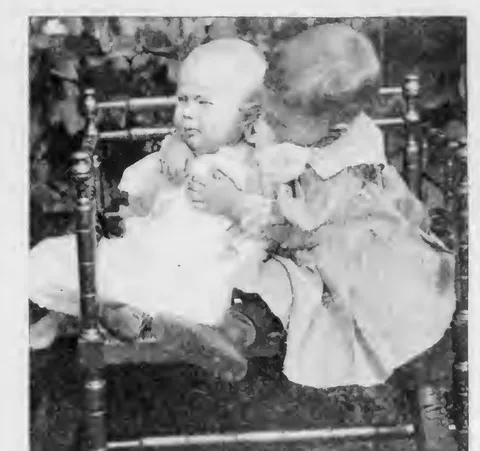 Photographing the Baby (chair, first view)