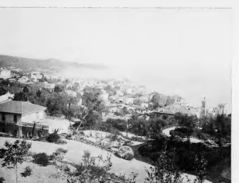 Along the Riviera, a Favorite Route for Tourists